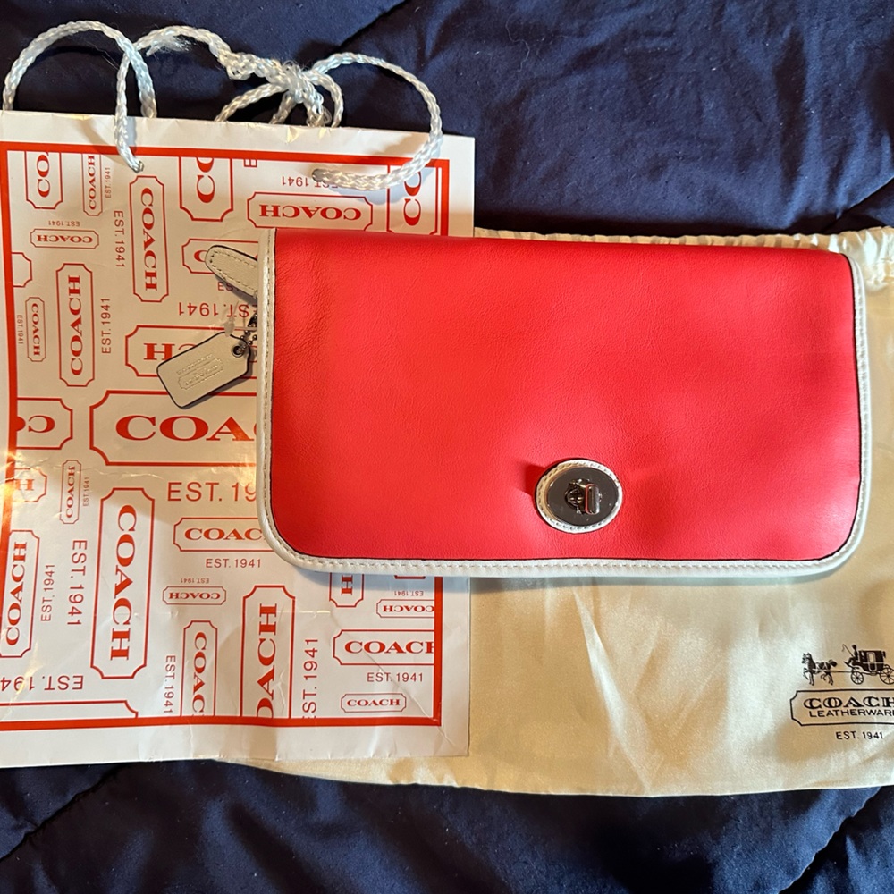 Bright pink Coach clutch NWT great for summer!!!